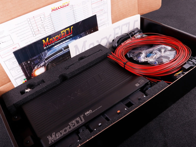 MaxxECU PRO - PREMIUM (ECU, johtosarja, lisävarusteet ja LSU 4.2)