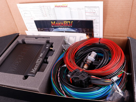 MaxxECU RACE - PREMIUM (ECU, johtosarja, lisävarusteet ja LSU 4.2)