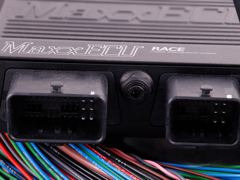 MaxxECU RACE - PREMIUM (ECU, johtosarja, lisävarusteet ja LSU 4.2)